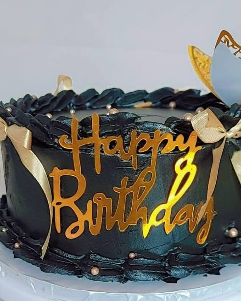 Black & Gold cake by Niquas Cake Tales
