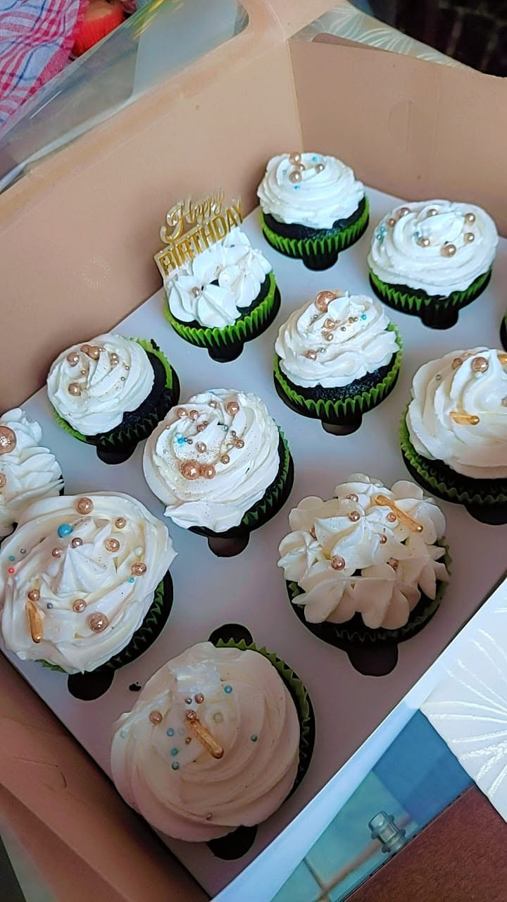 Celebration Cupcakes cake by Niquas Cake Tales